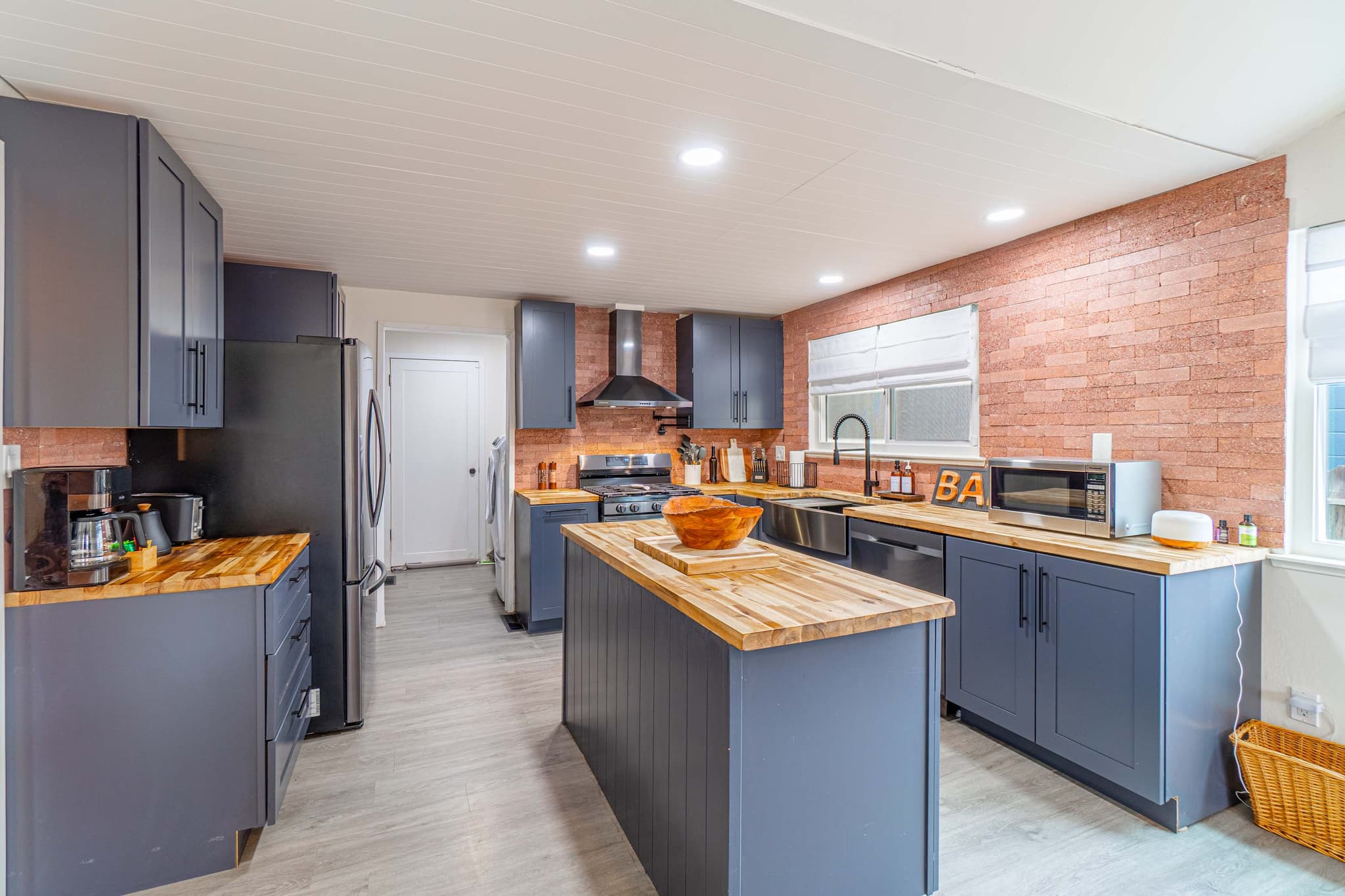 Cozy Family Retreat | Pet Friendly + Fenced Yard — photo 4