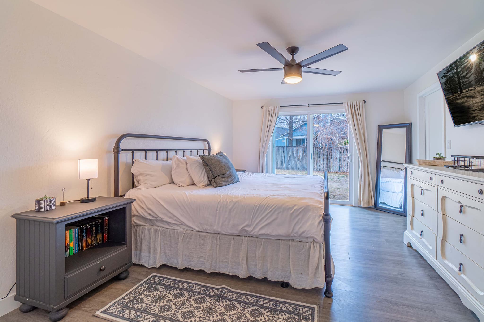 Cozy Family Retreat | Pet Friendly + Fenced Yard — photo 9