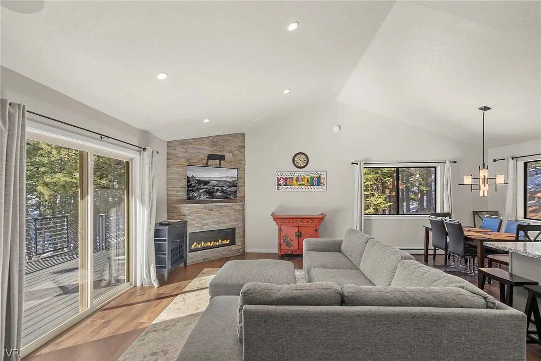 Cozy Spacious 4BD Modern Mountain Home — a vacation rental managed by Duvoire