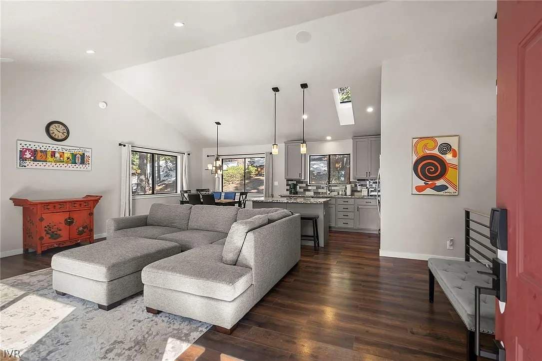 Cozy Spacious 4BD Modern Mountain Home — photo 2