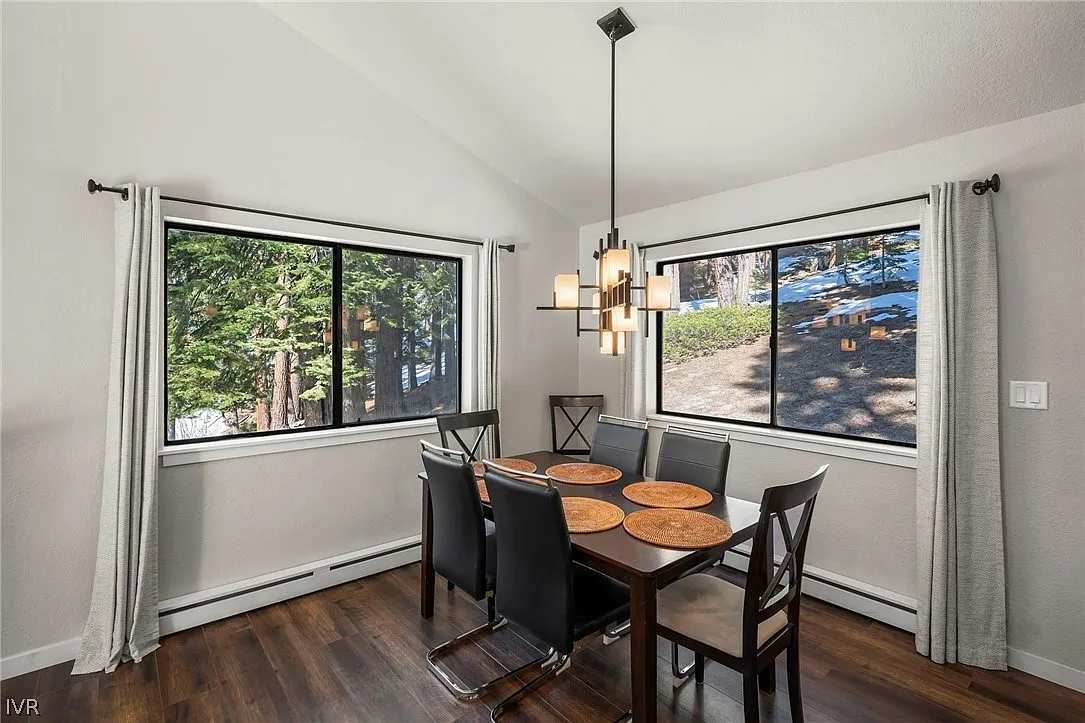 Cozy Spacious 4BD Modern Mountain Home — photo 6