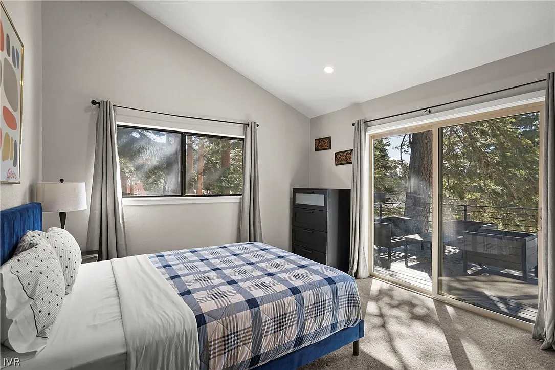 Cozy Spacious 4BD Modern Mountain Home — photo 11