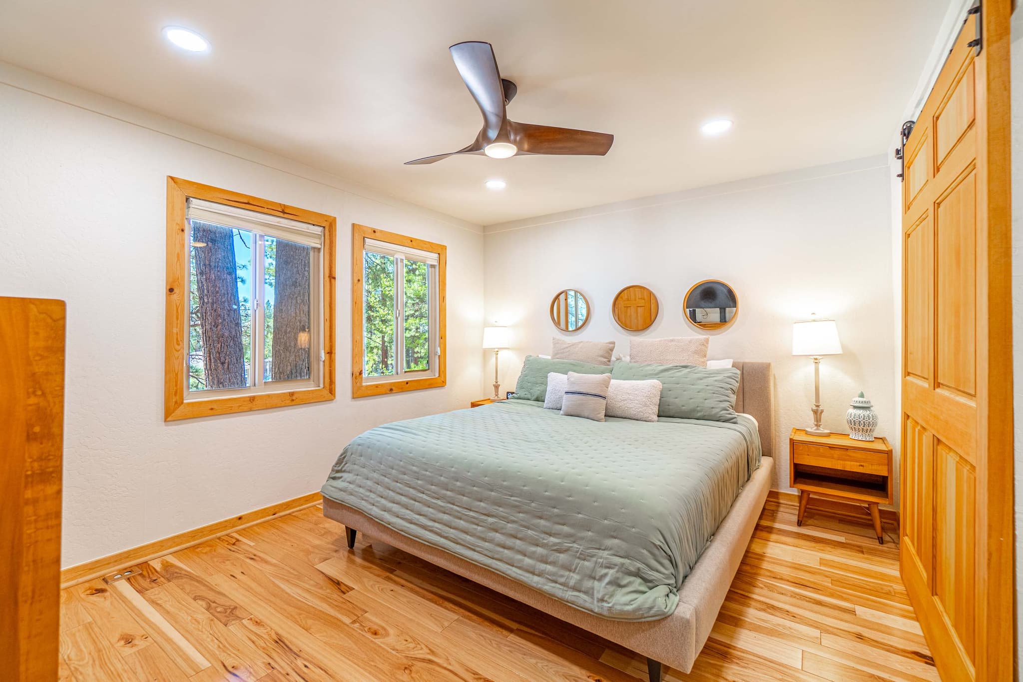 Upscale Tahoe Townhome near Incline w Fireplace — photo 8