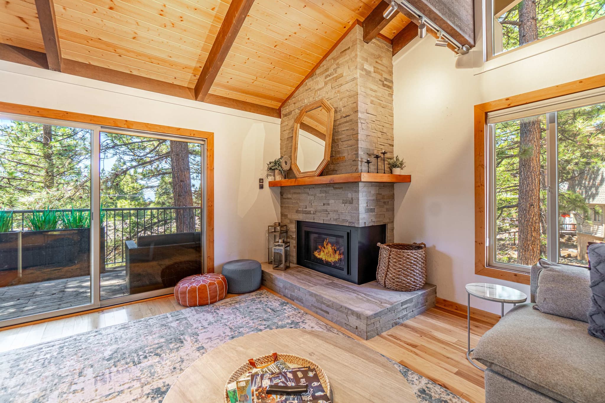 Upscale Tahoe Townhome near Incline w Fireplace — photo 3