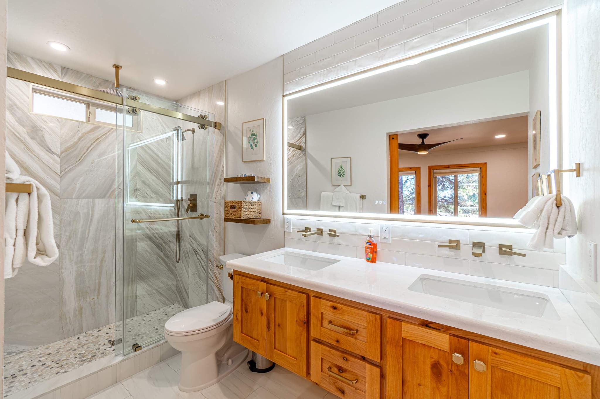 Upscale Tahoe Townhome near Incline w Fireplace — photo 10