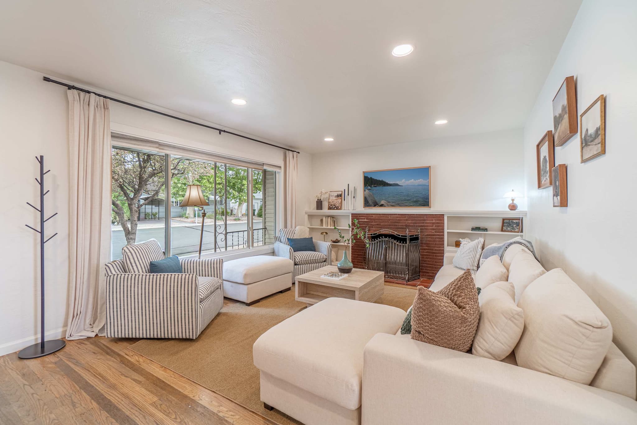 6 Bed Home w Hot Tub, Grill, Foosball & Cornhole — photo 2