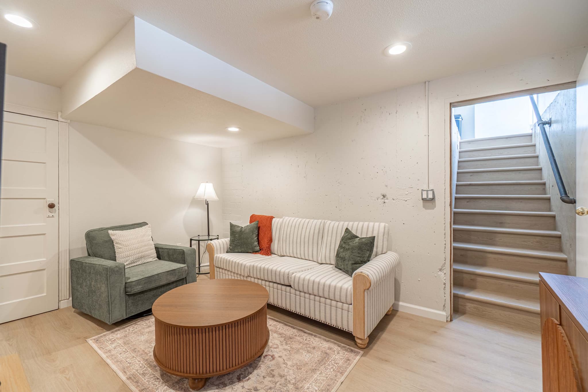 6 Bed Home w Hot Tub, Grill, Foosball & Cornhole — photo 3