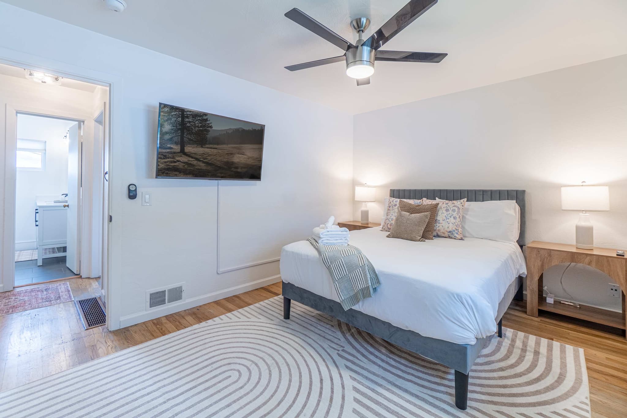6 Bed Home w Hot Tub, Grill, Foosball & Cornhole — photo 8