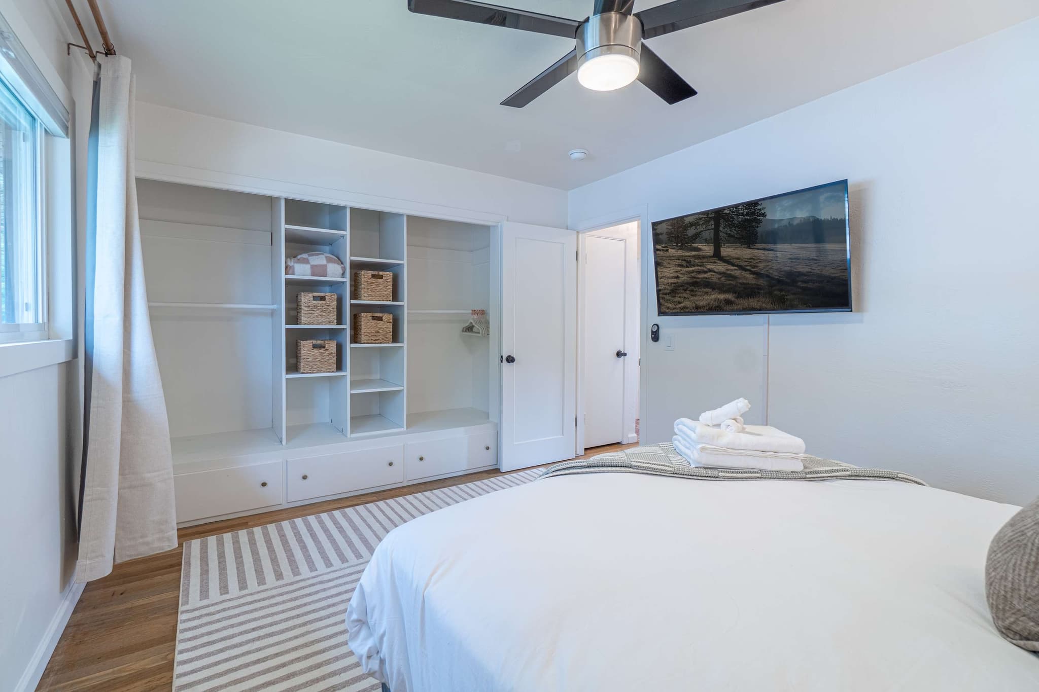6 Bed Home w Hot Tub, Grill, Foosball & Cornhole — photo 10